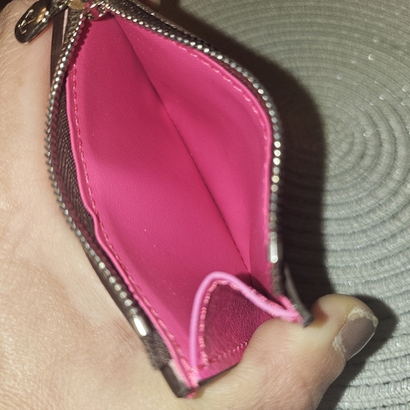 Louis Vuitton Zoe Wallet Monogram Canvas with Rare Bright Pink Flap – New, Full - Picture 8 of 10